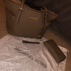 Michael Kor Jet Set Tote with continental Wristlet